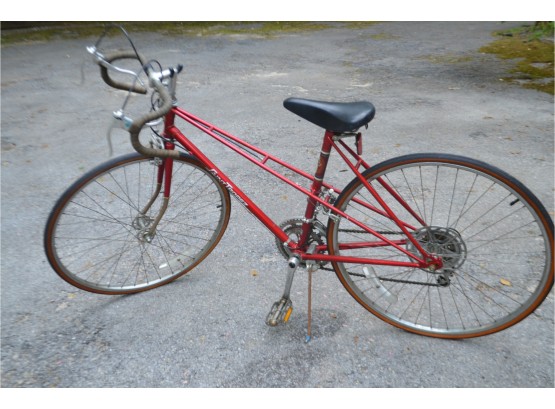 (#43) Vintage Saint Topez Womens Bicycle (need New Tires)