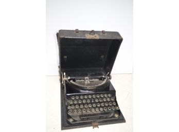 (#99) Vintage Remington Typewriter In Case
