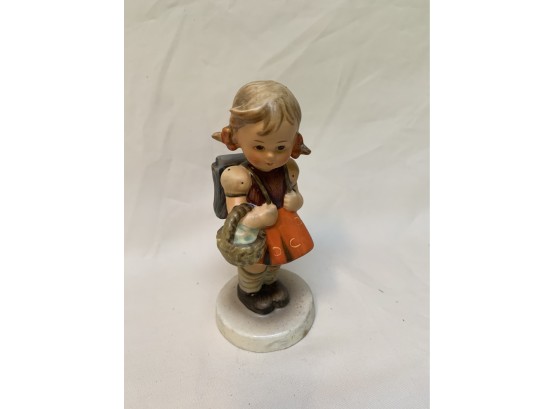 (#9)  Vintage 4.5' Goebel Hummel 'School Girl' Figurine #81