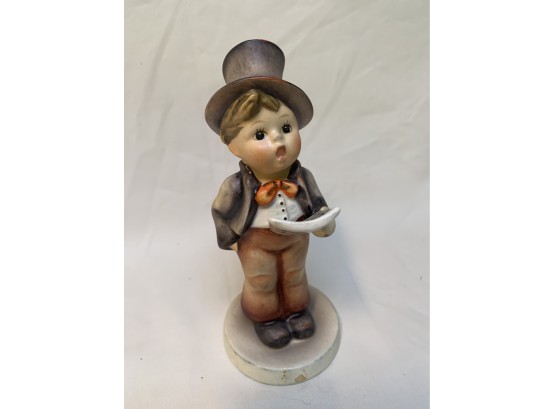 (#17)  Vintage 5' Goebel Hummel 'Street Singer' Figurine #131