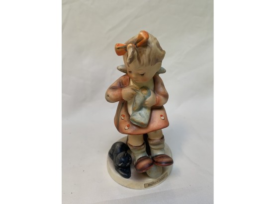 (#13)  Vintage 5' Goebel Hummel 'mothers Helper' Figurine #133