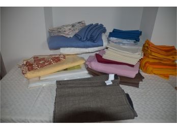 (#125) Assortment Of Table Linens