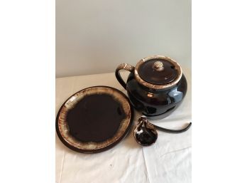 (29) Pfaltzgraff Earthenware Gourment Brown Soup Tureen With Plate (ladle Broke In 1/2)