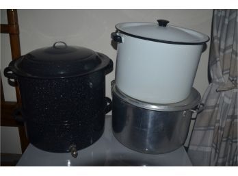 (#192) Large Stock Pot And Calm Bake Pot