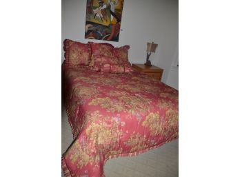 (#160) Queen Comforter, Shams(2), Decorative Pillows (5)