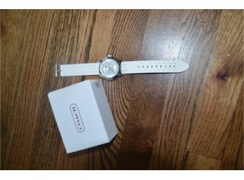 (#22) Coach White Rubber Watch With Box (needs Battery)