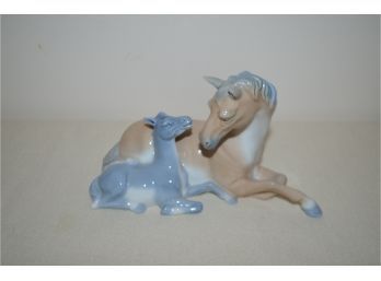 (#11) Porcelain Horse Statue 'Tenderness'
