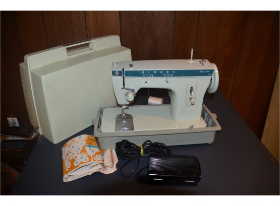 (#90) Vintage Singer Sewing Machine Fashion Mate 257 Works