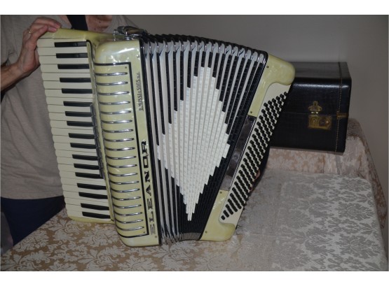 (#23) Working Vintage Pearl Accordion B.Mussl & Sons 1950 Original Owner 120 Bass, 7 Cord Buttons With Case