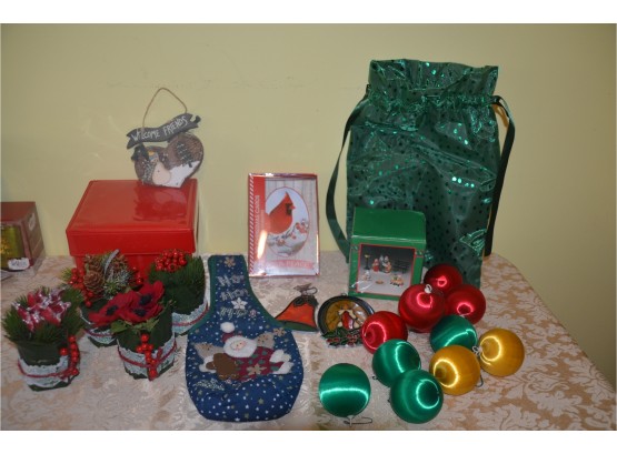 (#10) Assortment Of Holiday Items