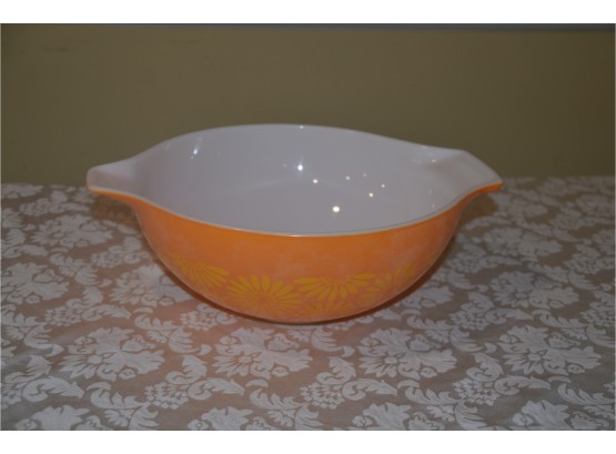 (#55) Vintage Pyrex Mixing Bowl Orange And White Detail 10'