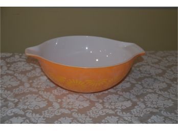 (#55) Vintage Pyrex Mixing Bowl Orange And White Detail 10'