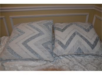 (#60) Gray And White Accent Pillows With Zipper 20x20 (2)