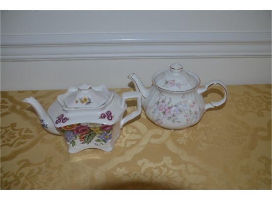 (#26) Tea Pots (2) Crownford England, Sadler England
