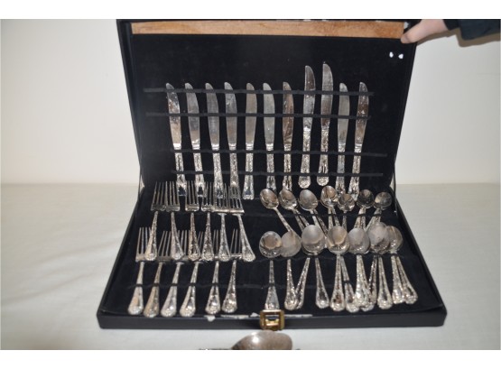 (#21) William Rogers Silver Plate Flatware Set - See Details