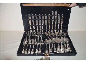 (#21) William Rogers Silver Plate Flatware Set - See Details