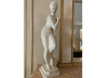 (#32) Ancient Greek Nude Female White Cast Marble Statue 25.5 Height