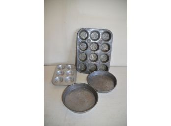 (#104) Fire King Bake Ware Round And Muffin Tin