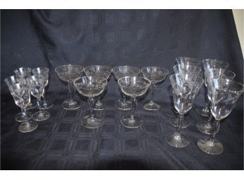 (#64) Etched Vintage Glasses 17 (5 Cordial, 6 Champagne, 6 Wine)