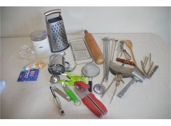 (#87) Assortment Of Kitchen Tools