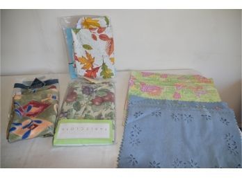 (#121/122) Kitchen Table Cloth 2 Vinyl And 1 Fabric And 2 Sets Of Place Mats Set Of 4 Each