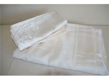 (#119) Off White Table Cloth With Napkins
