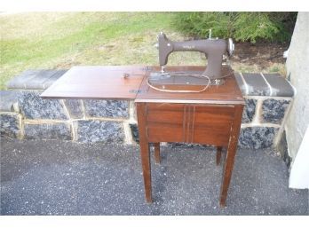 Vintage National Eldredge Model B Sewing Machine R.h. Macy & Co. In Cabinet - Not Tested