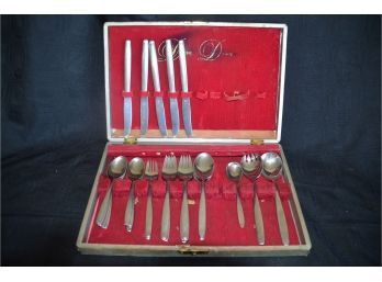 (#66) Stainless Japan Dixon Deluxe Flatware Set In Case 32 Pieces - See Details