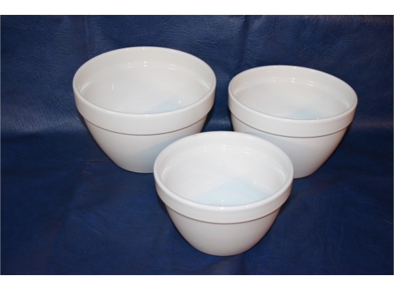 (#4) Ceramic 3 Mixing Bowl Set 7'Round