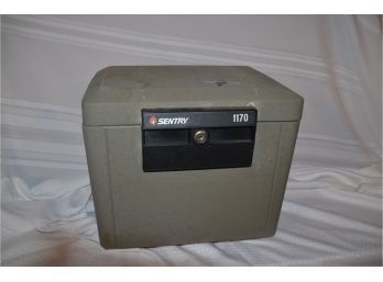 (#67) Sentry 1170 Insulted Fireproof Filing Box Device Class 350 With Key G-548975