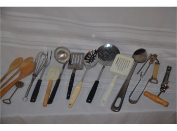(#73) Kitchen Cookware Tools And Linens