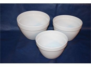 (#4) Ceramic 3 Mixing Bowl Set 7'Round
