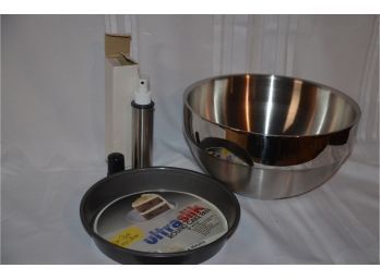(#2) Hoffritz Stainless Mixing Bowl And 9' Baking Pan, New Oil Sprayer