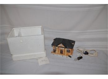 (#108) Ceramic Holiday Yultide Electric Lighted 'kent Station' House With Box