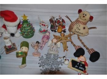 (#121) Assortment Of Christmas Tree Ornaments