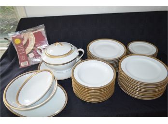 Winterling Kirchenlamitz China Set With Serving Pieces (50 Pieces)