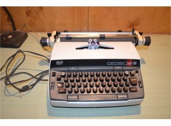 Vintage Electric Smith Corona 250 Typewriter With Cover