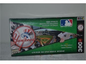 NEW Yankee 300 Piece Pennant Shaped Jigsaw Puzzle