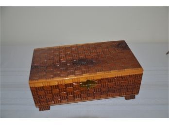 (#45) Wood Weaver Detail Trinket Jewelry Box Inside Mirror