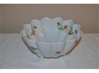 (#40) Limoges France White Porcelain Strawberry Detail Fruit/salad Bowl 8.5x4.5