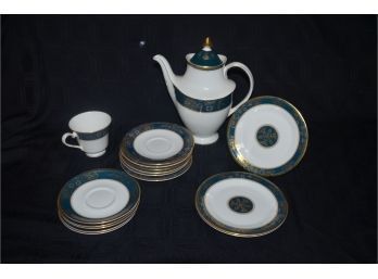 (#104) Royal Doulton 'carlyle Fine Bone China 1/2 Dessert Set Green/blue (16 Pieces) - See Details