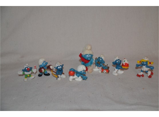(#92B) Collection Of Mini Smurfs Figurines