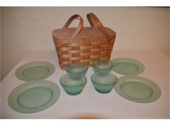 (#91) Wooden Vermont Picnic Basket With 4 Plastic Green Plates And 4 Bowls