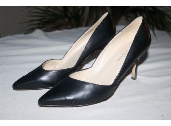 Marc Fisher Ladies Black Leather Pump With Heels - Size 6.5