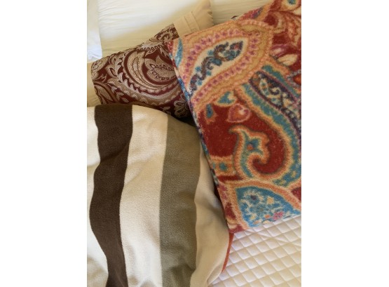 2 Blankets & Decorative Pillow