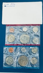 1976 US MINT UNCIRCULATED COIN SETS - INCLUDES 12 COINS - DENVER & PHILADELPHIA MINTS IN ENVELOPE!