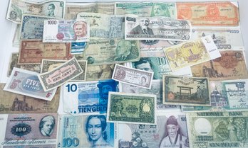 LOT OVER (30) WORLDWIDE FOREIGN CURRENCY NOTES - GREAT MIX - SEE PICTURES!