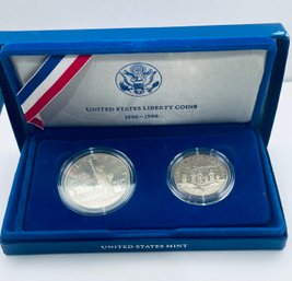 1986 US STATUE OF LIBERTY TWO COIN COMMEMORATIVE COIN SET IN BOX - SILVER DOLLAR & CLAD HALF DOLLAR