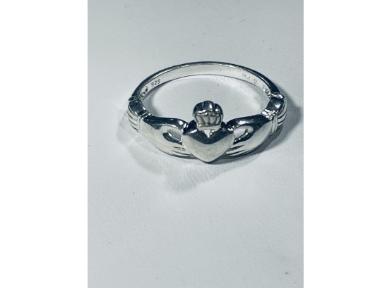 VINTAGE STERLING SILVER CLADDAGH RING - SIZE 9 1/2