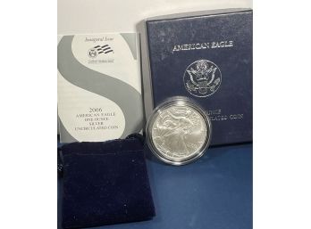 2006 SILVER AMERICAN EAGLE UNCIRCULATED .999 ONE TROY ROUND DOLLAR COIN IN VELVET BAG & CASE!